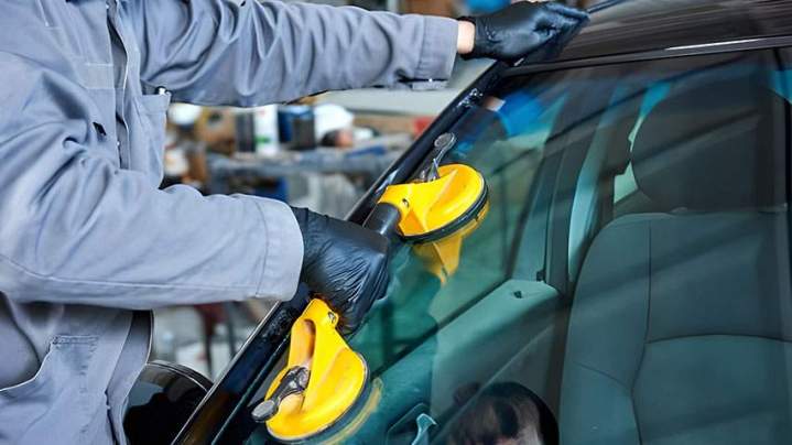 Pose, réparation et remplacement de pare-brise.